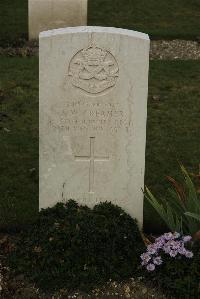 Philosophe British Cemetery Mazingarbe - Creamer, J W