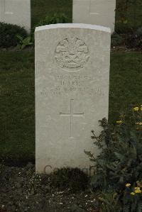 Philosophe British Cemetery Mazingarbe - Crisp, Herbert
