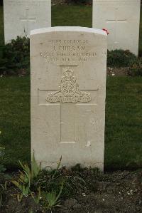 Philosophe British Cemetery Mazingarbe - Curran, J