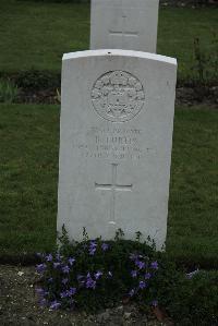 Philosophe British Cemetery Mazingarbe - Curtis, B
