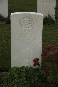 Philosophe British Cemetery Mazingarbe - Davis, E