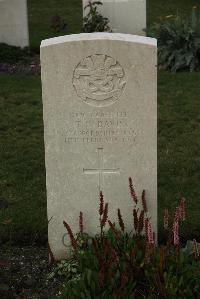 Philosophe British Cemetery Mazingarbe - Davis, T H