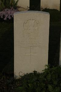 Philosophe British Cemetery Mazingarbe - Davis, T