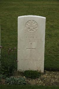 Philosophe British Cemetery Mazingarbe - Daykin, T