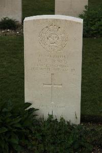 Philosophe British Cemetery Mazingarbe - Dennis, Henry Archer