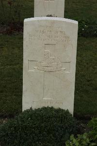 Philosophe British Cemetery Mazingarbe - Dewe, Walter