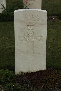 Philosophe British Cemetery Mazingarbe - Dinham, W A