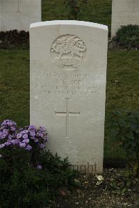 Philosophe British Cemetery Mazingarbe - Doe, Albert Edward