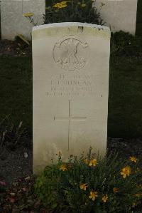 Philosophe British Cemetery Mazingarbe - Duncan, E