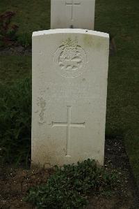 Philosophe British Cemetery Mazingarbe - Easter, F