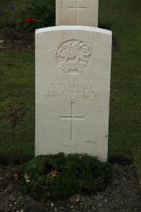 Philosophe British Cemetery Mazingarbe - Elderfield, F