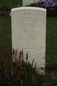 Philosophe British Cemetery Mazingarbe - Findlay, W A