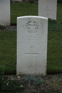 Philosophe British Cemetery Mazingarbe - Finnegan, P P