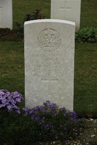 Philosophe British Cemetery Mazingarbe - Fowle, J
