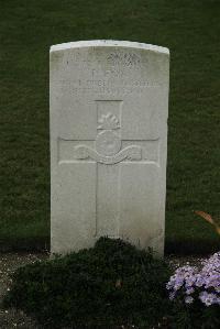 Philosophe British Cemetery Mazingarbe - Fox, P