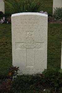 Philosophe British Cemetery Mazingarbe - Fryer, Robert Norman