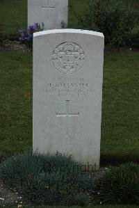Philosophe British Cemetery Mazingarbe - Gallagher, M