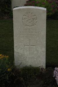 Philosophe British Cemetery Mazingarbe - Gannon, J
