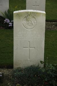 Philosophe British Cemetery Mazingarbe - Gascoigne, J J