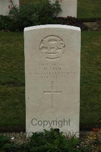 Philosophe British Cemetery Mazingarbe - Ginn, H