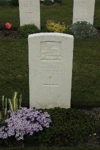 Philosophe British Cemetery Mazingarbe - Glover, A