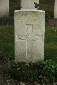 Philosophe British Cemetery Mazingarbe - Glynn, M