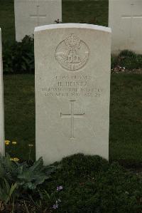 Philosophe British Cemetery Mazingarbe - Heintz, H