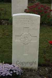 Philosophe British Cemetery Mazingarbe - Henman, W