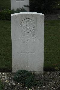 Philosophe British Cemetery Mazingarbe - Hennessy, M