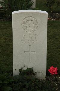 Philosophe British Cemetery Mazingarbe - Hill, R H