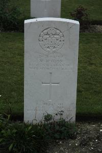 Philosophe British Cemetery Mazingarbe - Hobson, M
