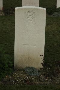 Philosophe British Cemetery Mazingarbe - Holmes, W