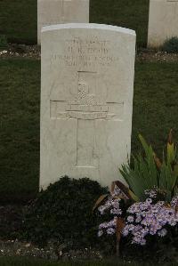 Philosophe British Cemetery Mazingarbe - Hood, H R
