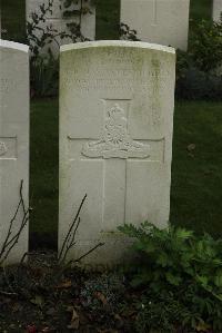 Philosophe British Cemetery Mazingarbe - Hughes, Thomas James