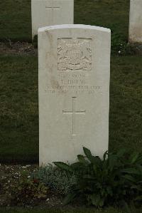 Philosophe British Cemetery Mazingarbe - Hulme, T
