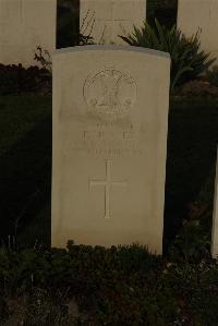 Philosophe British Cemetery Mazingarbe - Hunter, P