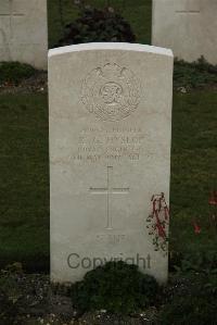 Philosophe British Cemetery Mazingarbe - Hyslop, R G