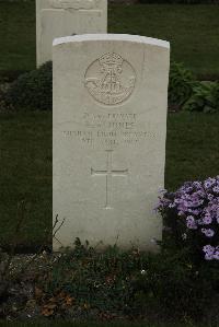 Philosophe British Cemetery Mazingarbe - Jones, R E