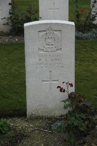 Philosophe British Cemetery Mazingarbe - Jones, W A