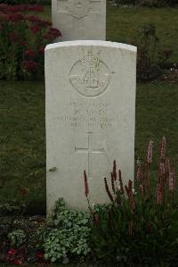 Philosophe British Cemetery Mazingarbe - Jones, W
