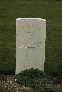 Philosophe British Cemetery Mazingarbe - Killips, C