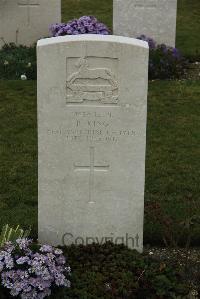 Philosophe British Cemetery Mazingarbe - King, Bernard