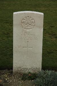 Philosophe British Cemetery Mazingarbe - Knapper, W