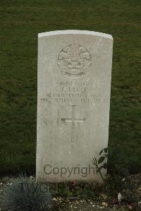 Philosophe British Cemetery Mazingarbe - Lakin, F