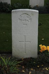 Philosophe British Cemetery Mazingarbe - Larkin, James