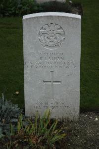 Philosophe British Cemetery Mazingarbe - Latham, B
