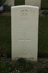 Philosophe British Cemetery Mazingarbe - Lawrence, R J