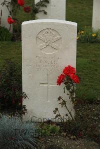 Philosophe British Cemetery Mazingarbe - Lee, John William