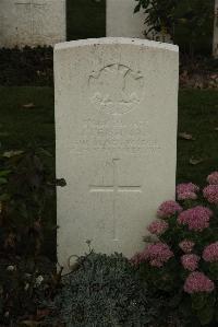 Philosophe British Cemetery Mazingarbe - Leishman, J