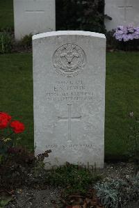 Philosophe British Cemetery Mazingarbe - Lewin, Eric Sinclair